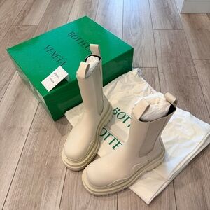 Bottega Veneta Leather Tire Chelsea Boots Sea Salt White Bianco